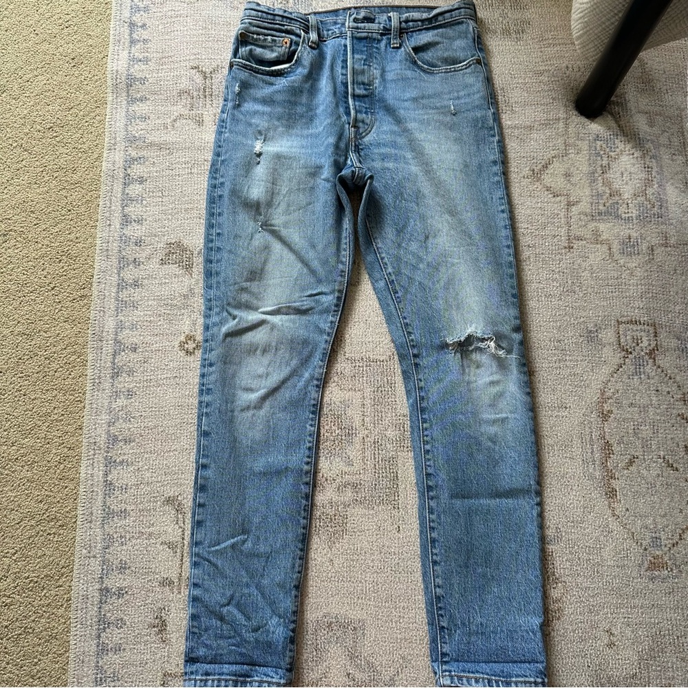 Levi’s 501 Skinny Jean in Distressed Wash Size 28